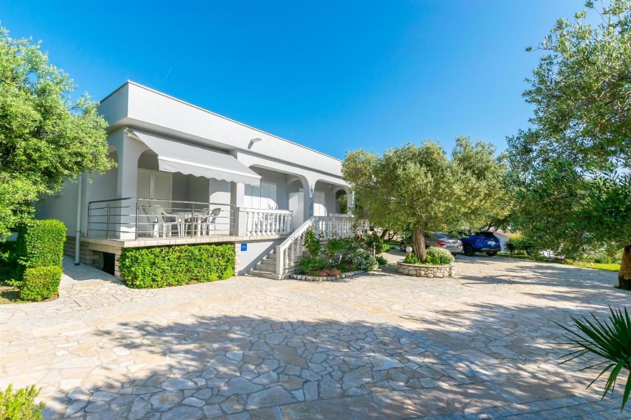 Apartments Anka Kampor Екстериор снимка