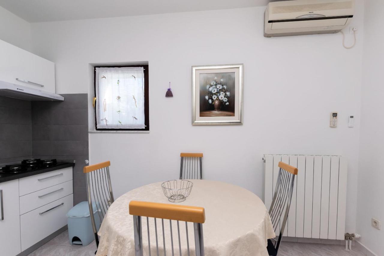 Apartments Anka Kampor Екстериор снимка