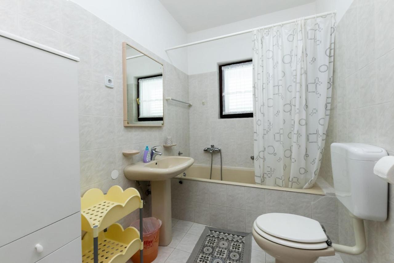 Apartments Anka Kampor Екстериор снимка